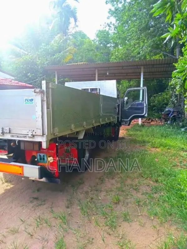 Isuzu ELF 2001 Lorry (Used)