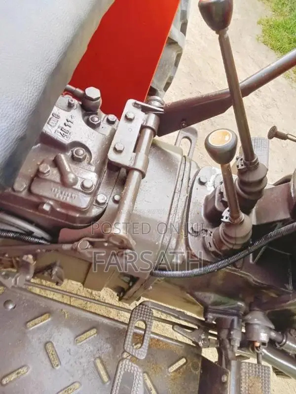 Massey-Ferguson 240 1995 Tractor (Used)