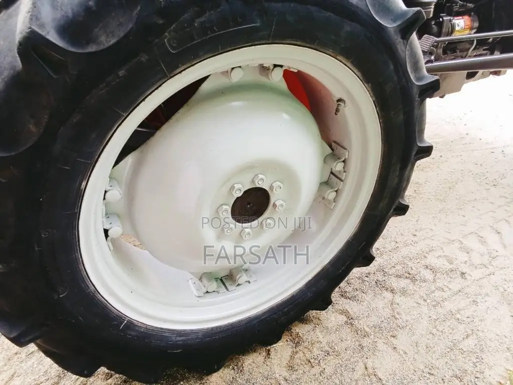 Massey-Ferguson 240 1995 Tractor (Used)