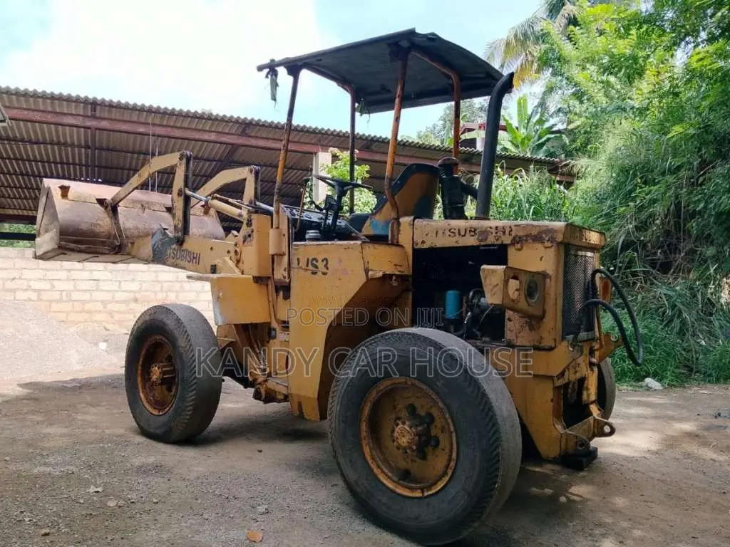 Mitsubishi Loader 1999 Heavy-Duty (Used)