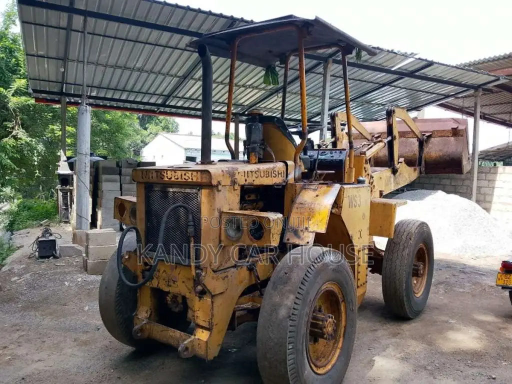 Mitsubishi Loader 1999 Heavy-Duty (Used)