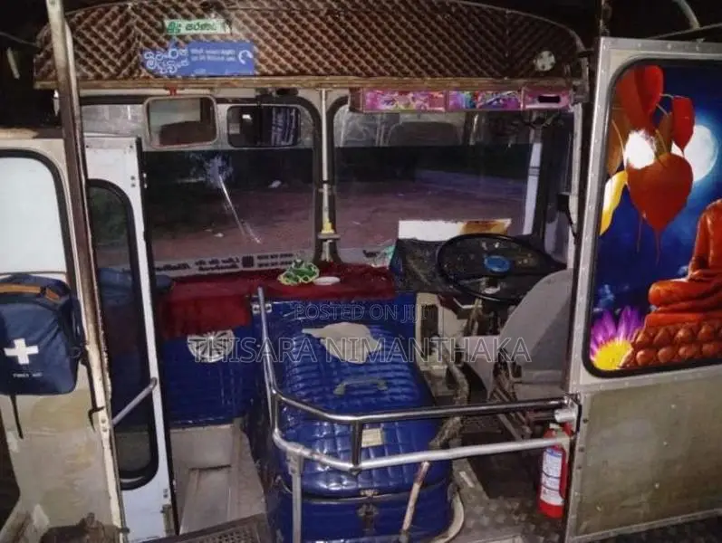 Ashok-Leyland Hino Power 2004 Bus (Used)