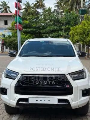 Toyota Hilux 2023 Pickup (Used)