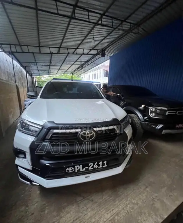 Toyota ROCO 2025 Crew Cab (Used)