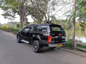 Toyota Hilux Vigo 2010 Pickup (Used)