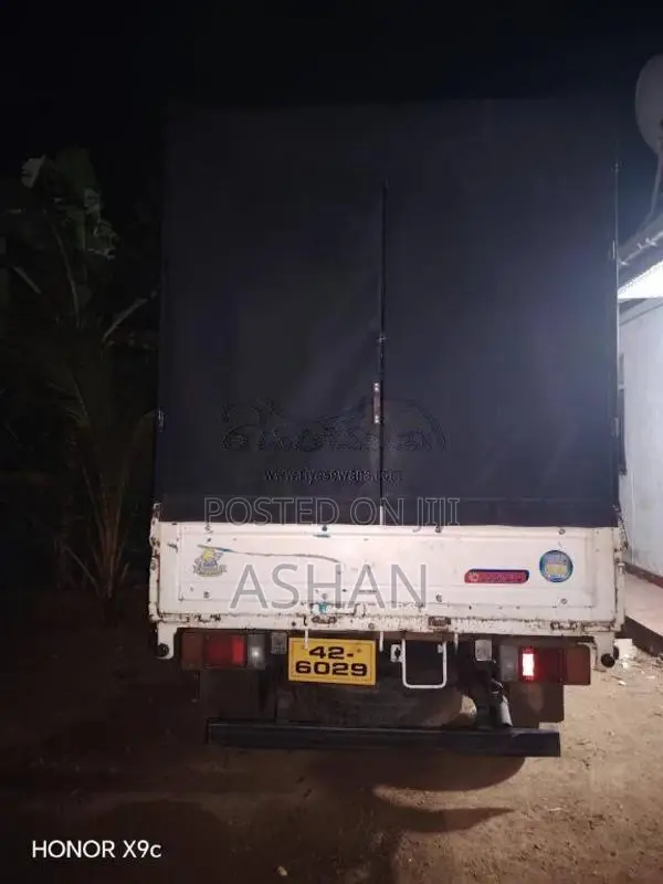Isuzu ELF 1990 Lorry (Used)