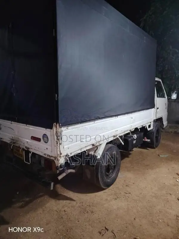 Isuzu ELF 1990 Lorry (Used)