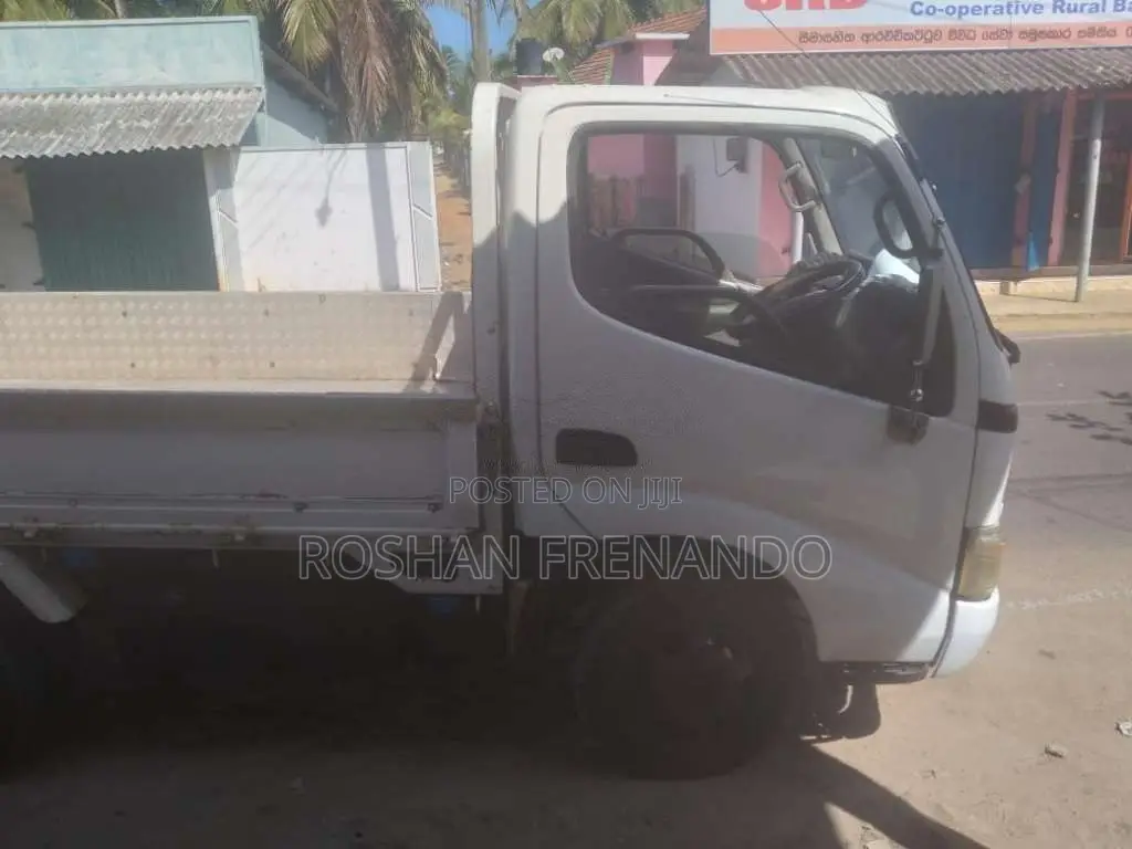 Toyota Dyna 2001 Lorry (Used)