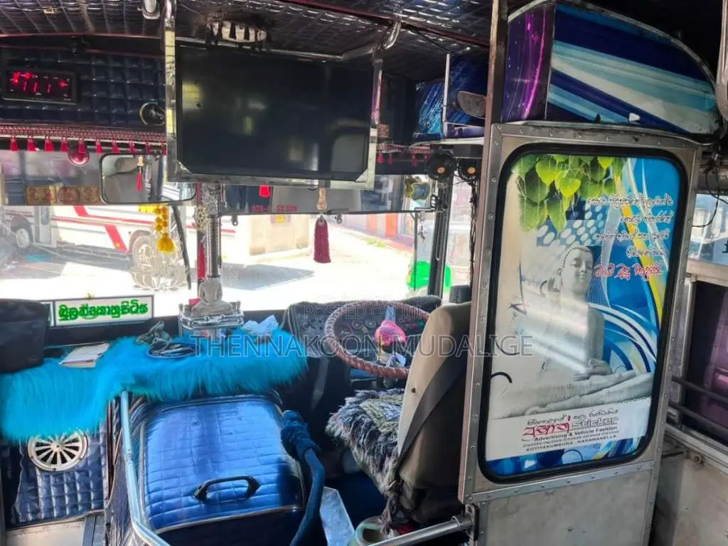 Ashok-Leyland Viking 2004 Bus (Used)