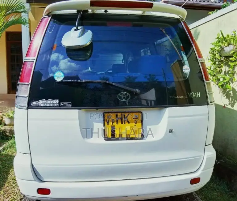 Toyota Noah 2001 Van (Used)
