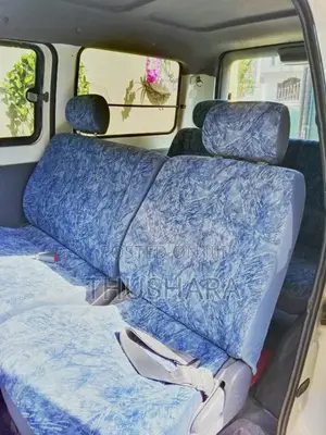 Toyota Noah 2001 Van (Used)