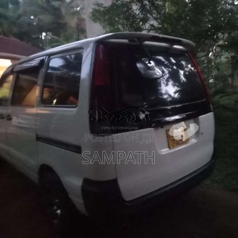 Toyota Noah CR41 1997 Van (Used)