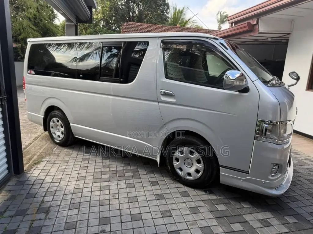 Toyota GL 2011 Van (Used)