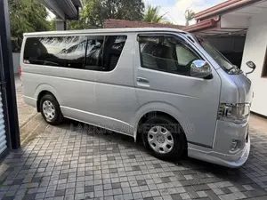 Toyota GL 2011 Van (Used)