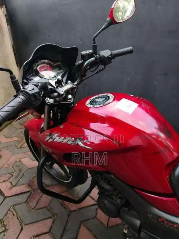 Hero Hunk 2016 Motorbike (Used)