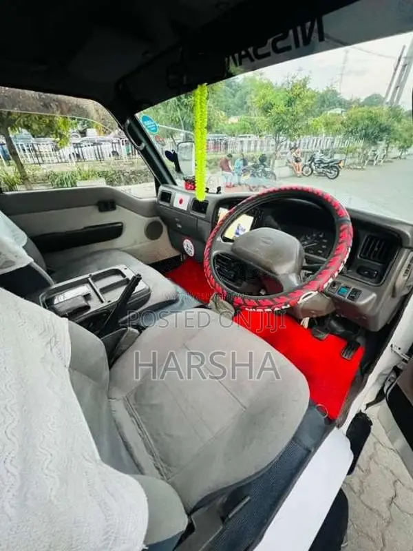 Toyota Dolphin 1995 Van (Used)