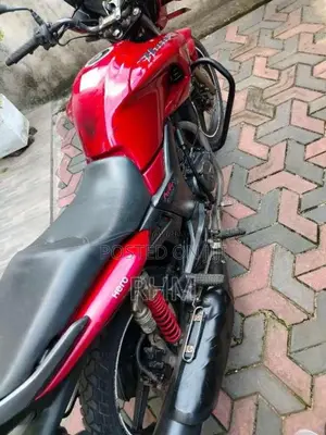 Hero Hunk 2016 Motorbike (Used)