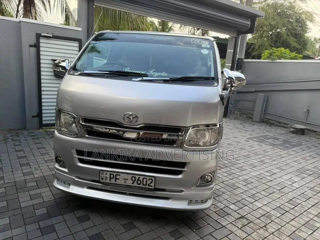 Toyota GL 2011 Van (Used)