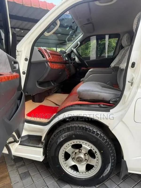 Toyota SUPER GL UPDATE 2013 Van (Used)