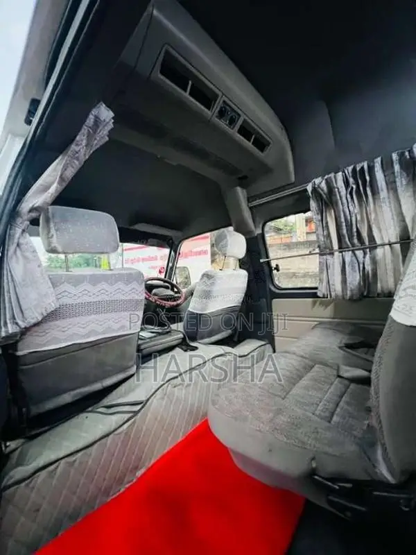 Toyota Dolphin 1995 Van (Used)