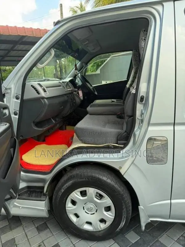 Toyota GL 2011 Van (Used)