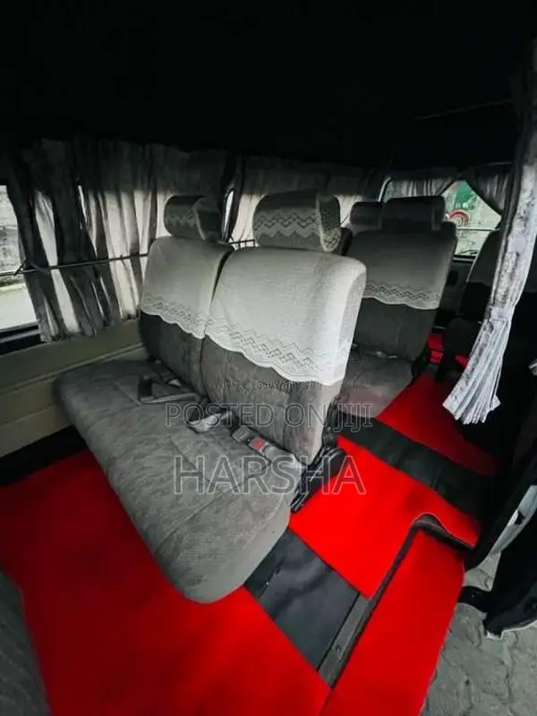 Toyota Dolphin 1995 Van (Used)