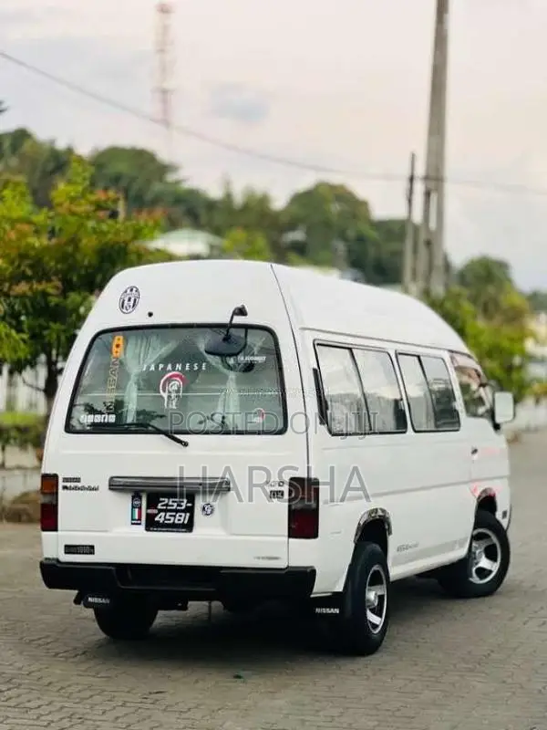 Toyota Dolphin 1995 Van (Used)