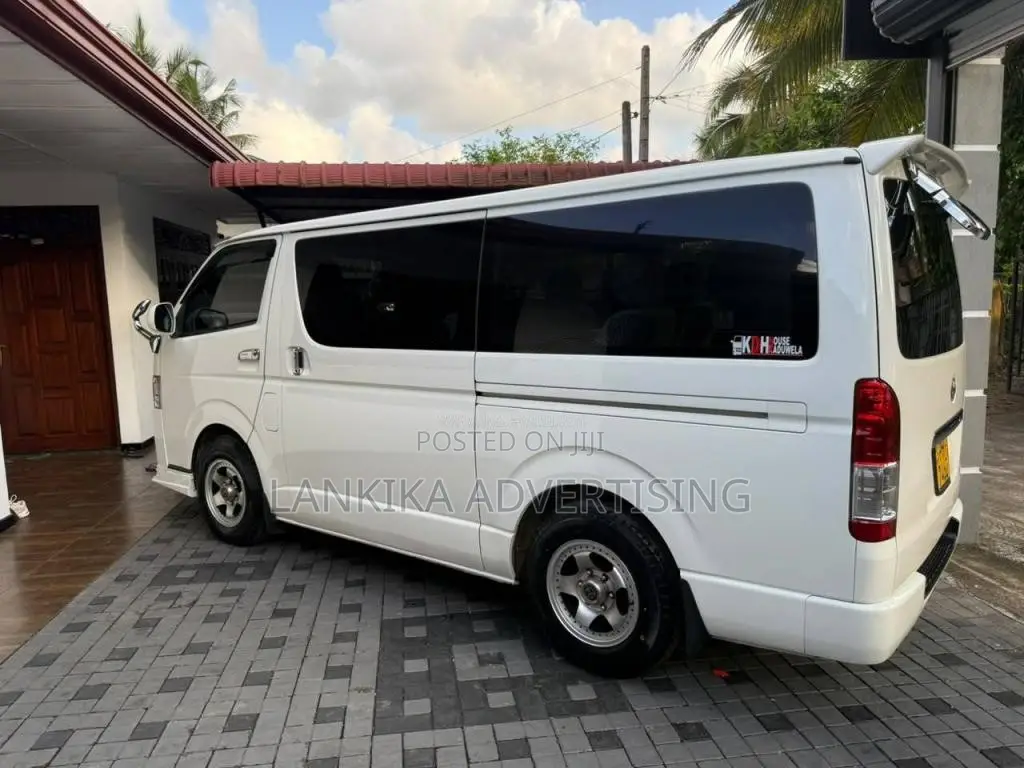 Toyota SUPER GL UPDATE 2013 Van (Used)