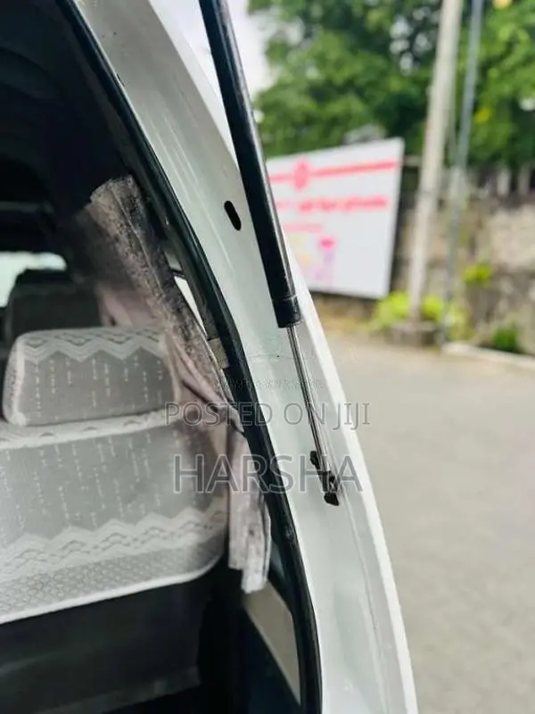 Toyota Dolphin 1995 Van (Used)
