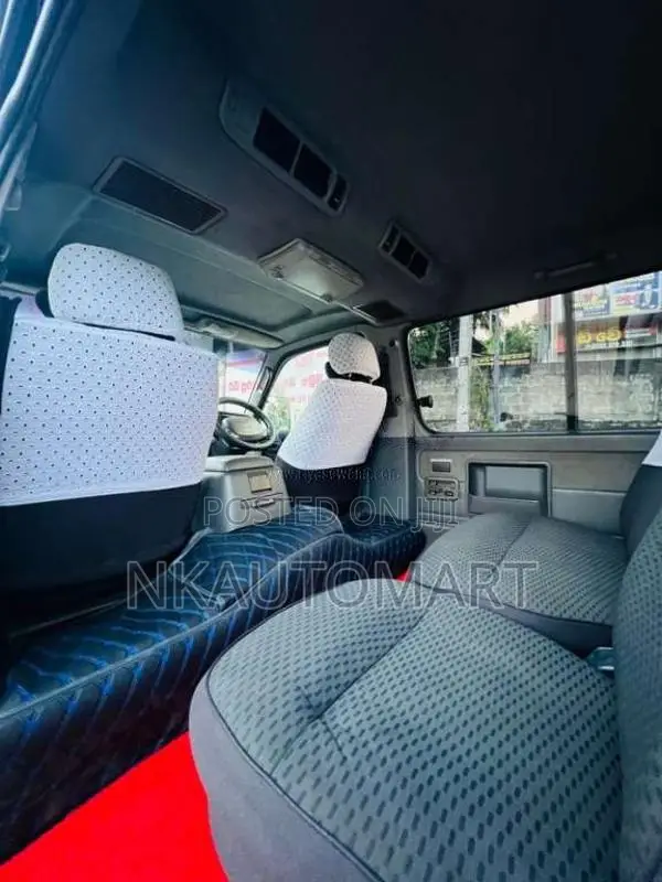 Toyota Dolphin 1999 Van (Used)