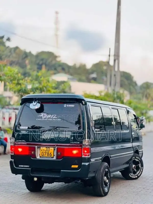 Toyota Dolphin 1999 Van (Used)