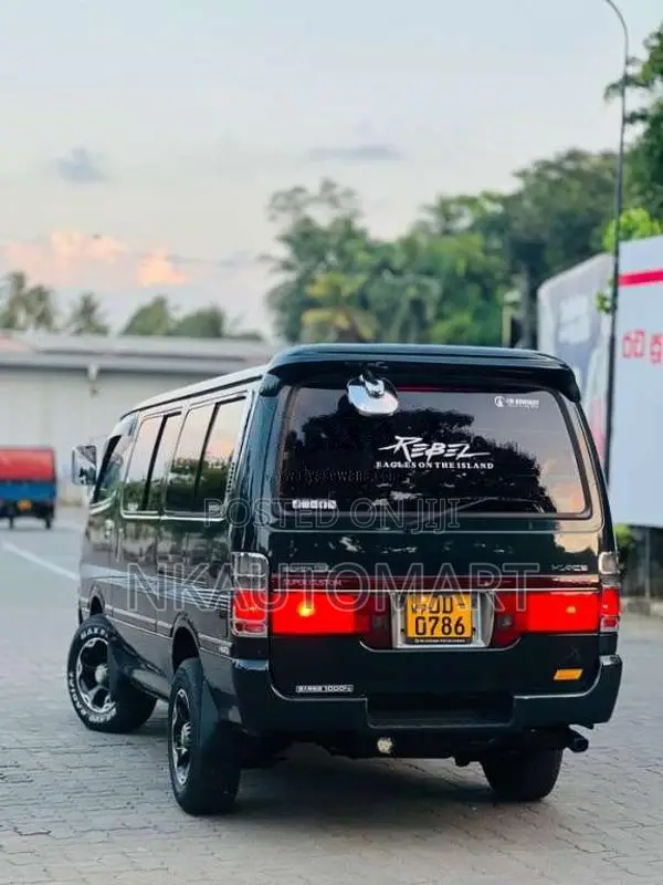 Toyota Dolphin 1999 Van (Used)