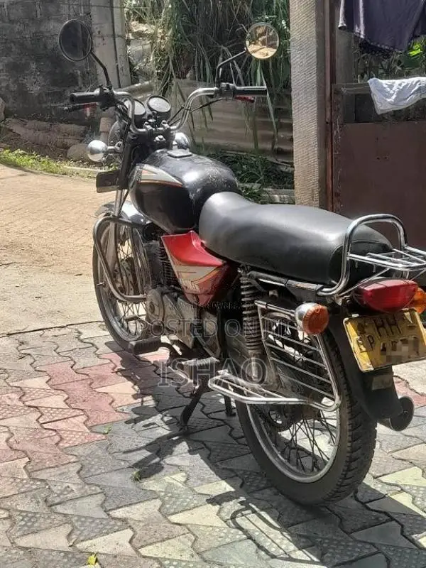 Bajaj Boxer 2003 Motorbike (Used)