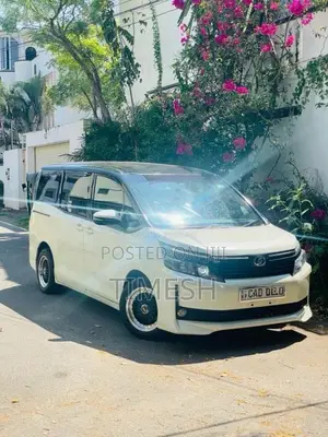 Toyota Voxy 2015 Van (Used)