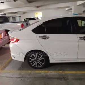 Honda Grace 2017 Car (Used)