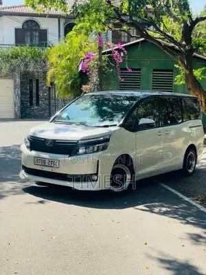 Toyota Voxy 2015 Van (Used)
