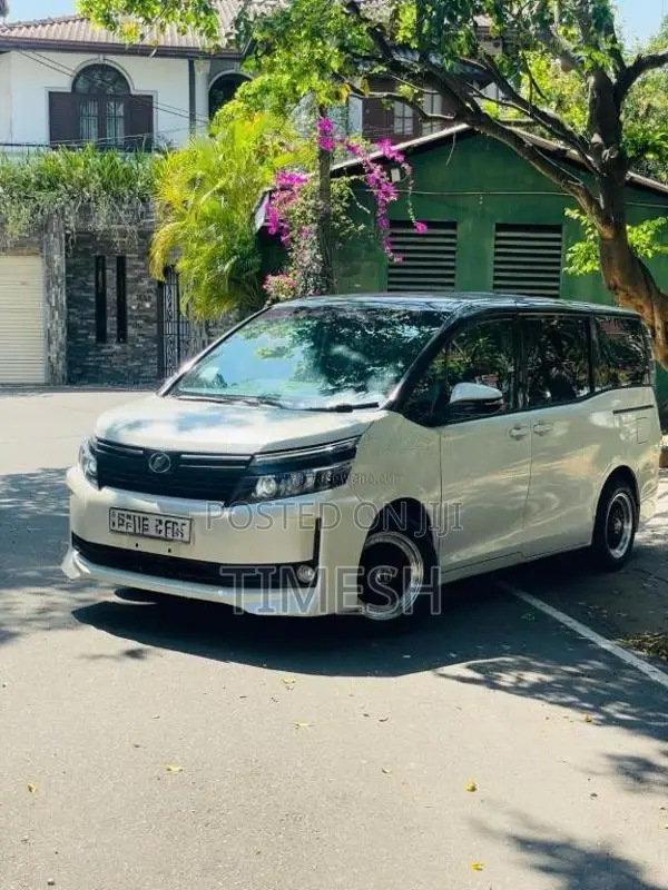 Toyota Voxy 2015 Van (Used)