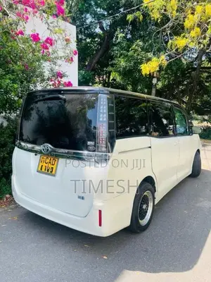 Toyota Voxy 2015 Van (Used)