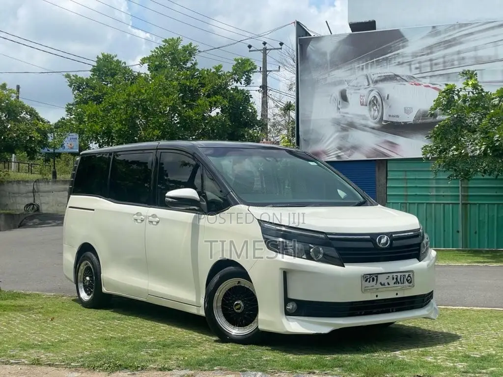 Toyota Voxy 2015 Van (Used)