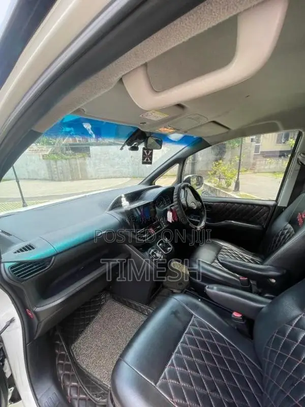 Toyota Voxy 2015 Van (Used)