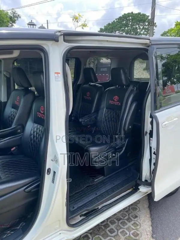 Toyota Voxy 2015 Van (Used)
