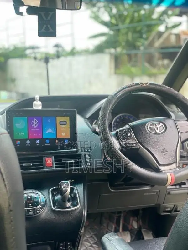 Toyota Voxy 2015 Van (Used)