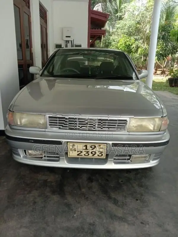 Nissan Sunny Ex saloon 1992