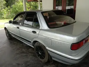 Nissan Sunny Ex saloon 1992