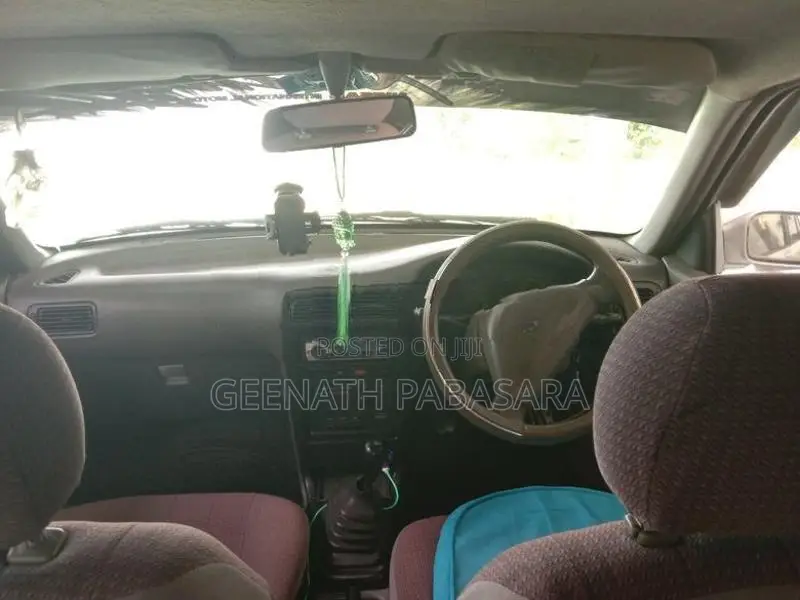Nissan Sunny Ex saloon 1992