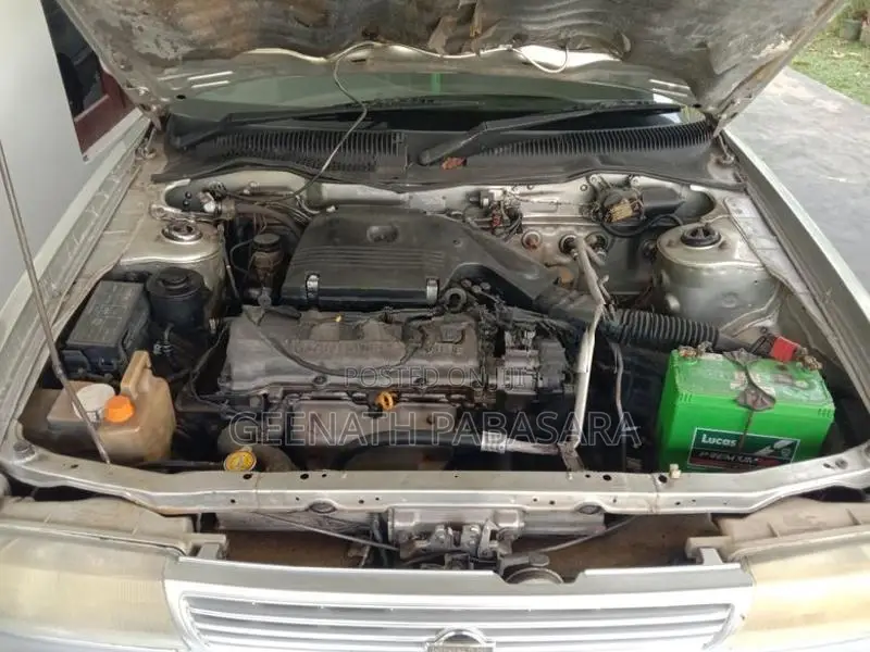 Nissan Sunny Ex saloon 1992