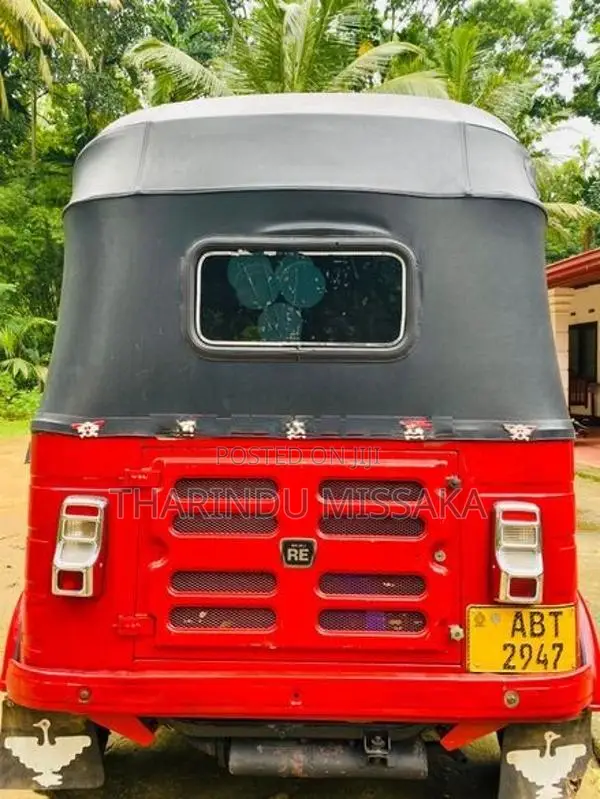 Bajaj RE 2019