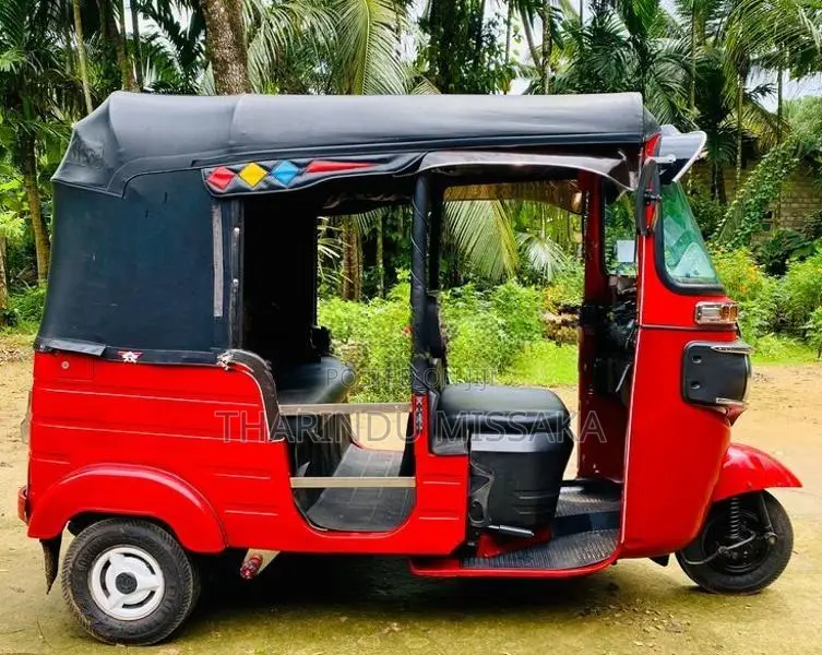 Bajaj RE 2019