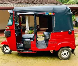 Bajaj RE 2019