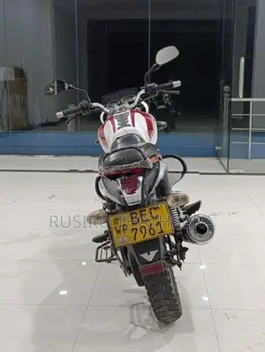 Bajaj V15 2016